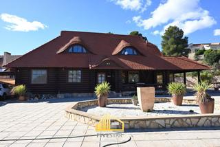 Casa  2. Spectacular wooden house