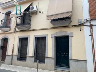 Casa adossada a Don Benito. Se vende casa en el centro don benito