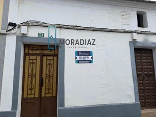 House  Calle sierra de yelbes 10. Se vende casa en don benito