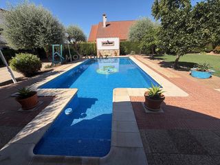 Reihenhaus  Carretera don benito 8. Unifamiliar en venta don benito