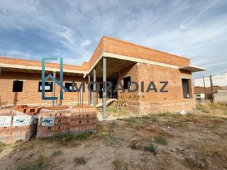 Chalet à Haba (La). Se vende casa con parcela y nave en la haba