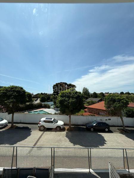 Foto a083ba66-5565-4ae0-aa58-41508cad1a8e. Piso al lado de la playa y con piscina en Maianca Oleiros