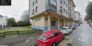 Location Local commercial  Namibia. Local tres fachadas y parque