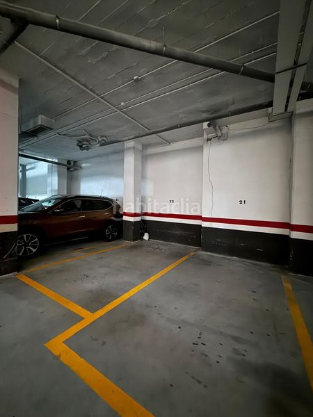 Foto 6e43944d-a169-4622-8548-e7f0d65766d8. Edificio lote de 3 plazas de garaje y local en Mesoiro Coruña (A)