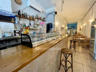 Traspaso Local Comercial en Baix Guinardó. El restaurante en traspaso cuenta con una superficie de 130 m2