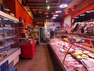 Pas-de-porte Local commercial à Sant Ramon - Maternitat. La xarcuteria en traspaso dispone de más de 120 m2 útiles.
