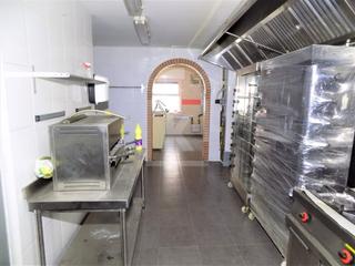 Local Comercial  Carrer unió. La rostissería en venta cuenta con una superficie de 70 m2