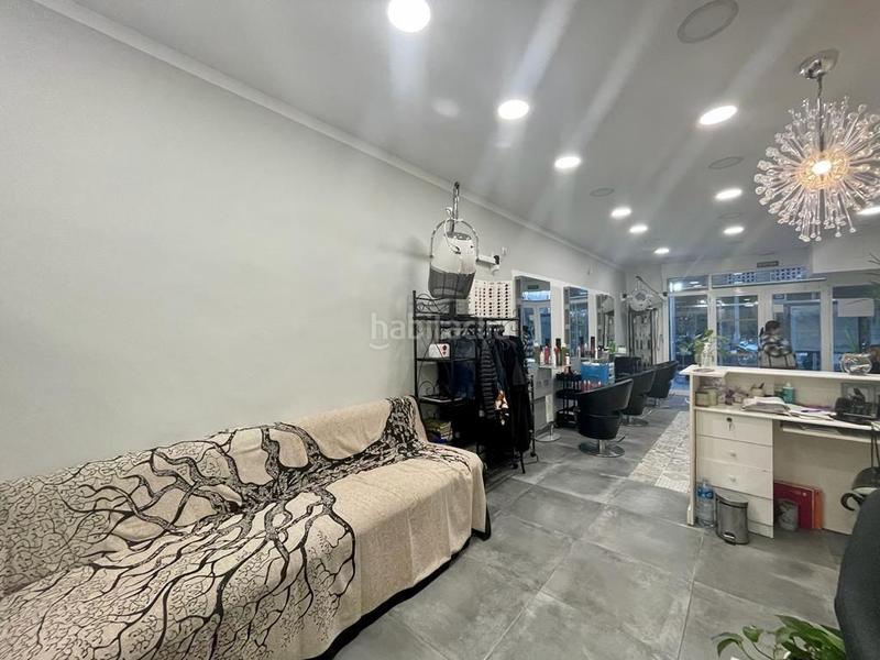 Foto 8bbf25eb-a3d4-4dee-9ffd-b7c529d37138. Traspaso local comercial traspaso peluqueria en poble sec en Barcelona