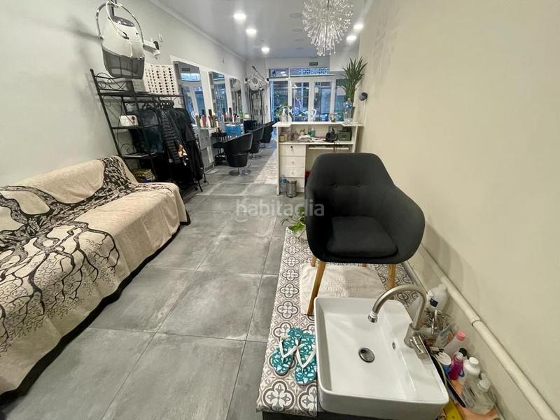 Foto c363cdce-f893-46d9-96ff-a63798fdc42f. Traspaso local comercial traspaso peluqueria en poble sec en Barcelona
