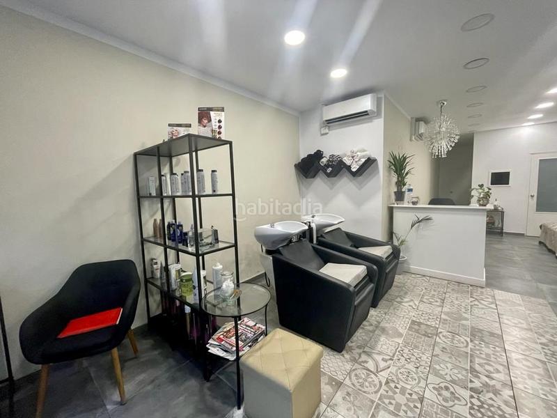 Foto e979d52f-312e-49d6-bae2-20248b1fe61d. Traspaso local comercial traspaso peluqueria en poble sec en Barcelona