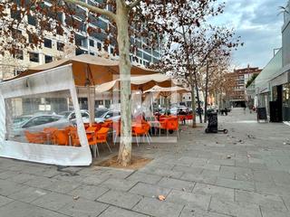 Pas-de-porte Local commercial  Parlament, del. Traspaso bar esquinero con gran terraza en terrassa