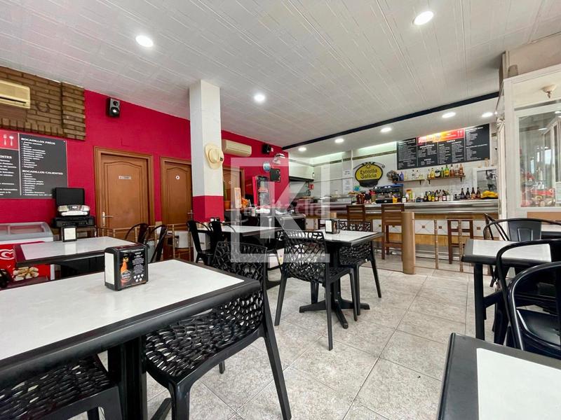 Foto 8d3114ad-9847-47dc-8a06-41102a935e22. Traspàs local comercial a Passeig Maragall Gavà