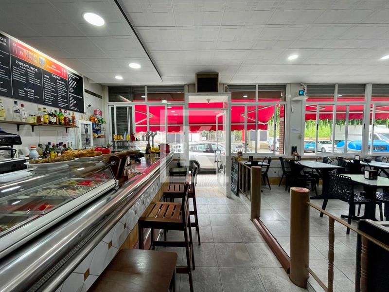 Foto e5e8e141-3ea7-4bed-afd8-3c3a3bb0d6f6. Traspàs local comercial a Passeig Maragall Gavà