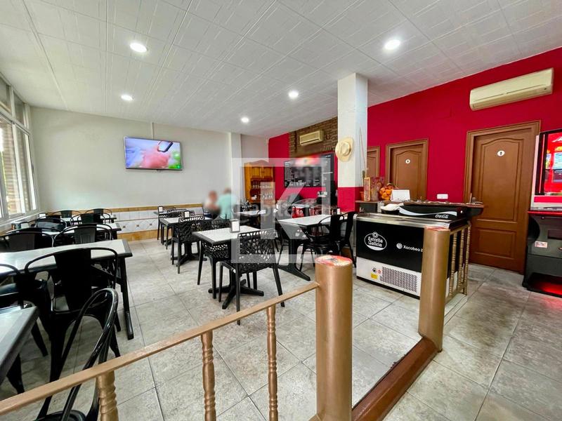 Foto 8fa502e6-2591-4f67-ad9a-aa99b2c42975. Traspaso local comercial traspaso bar restaurante con buena facturación en gavá en Gavà