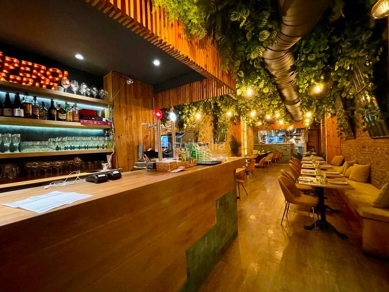 Foto 717f7970-d921-4110-88c6-6904ef50ea1e. Traspaso local comercial traspaso restaurante zona de ocio en sant gervasigalvany. en Barcelona