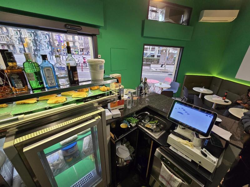 Foto b124501e-6dba-4d1c-8a25-e423d85ec71f. Pas-de-porte local commercial dans Sant Antoni Barcelona