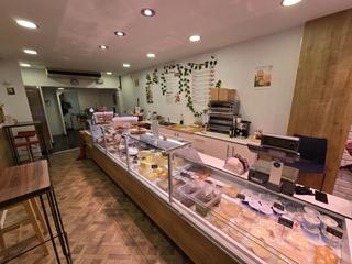 Traspàs Local Comercial a Barri de les Corts. Traspaso con licencia de charcutería y degustación en  les corts