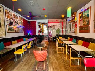 Traspàs Local Comercial a Diagonal Mar i el Front Marítim del Poblenou. Restaurante con 8 mesas de terraza y licencia c3 en traspaso  ba