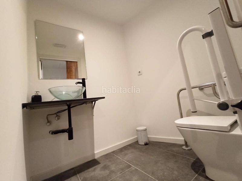 Foto bbaf5bab-314b-4dda-b2bc-eb5e42573c2a. Pas-de-porte local commercial dans St. Pere - Sta. Caterina - El Born Barcelona