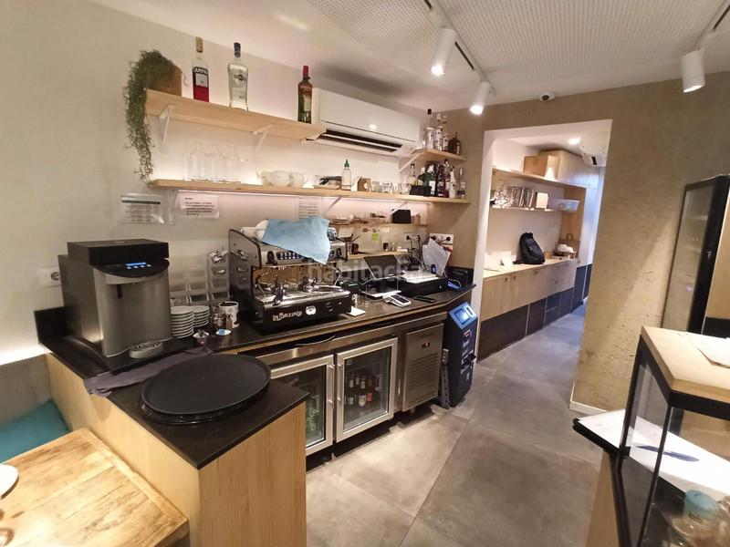 Foto 1b0070a9-6f3b-430b-bd59-551a98d3167d. Trapasso locale commerciale in L´Antiga Esquerra de l´Eixample Barcelona