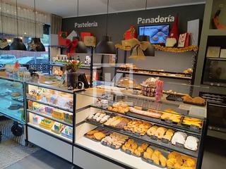 Traspàs Local Comercial a Almeda - El Corte Inglés. Traspaso panadería degustación con terraza en zona de alto paso,