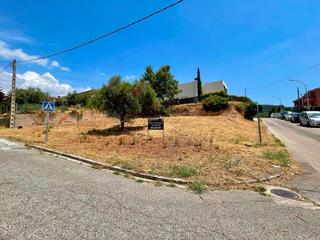 Finca rústica  Sant jordi. Parcela esquinera urbana en venta en can barri  bigues i riells