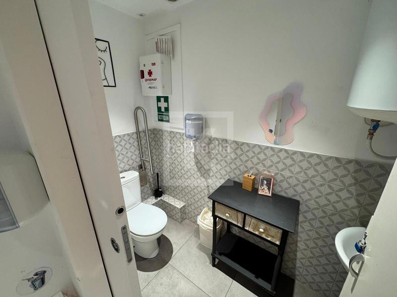 Foto 46a9d24a-f01f-4d05-af54-c092beea15d3. Pas-de-porte local commercial dans Barri de les Corts Barcelona