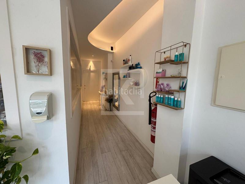 Foto f9b7d8d2-1a14-494e-ab8f-8e6c588b161c. Pas-de-porte local commercial dans Barri de les Corts Barcelona