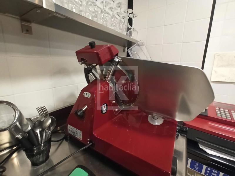 Foto f7081c71-3a4b-40c5-87f3-5c40c82e9178. Pas-de-porte local commercial dans La Nova Esquerra de l´Eixample Barcelona