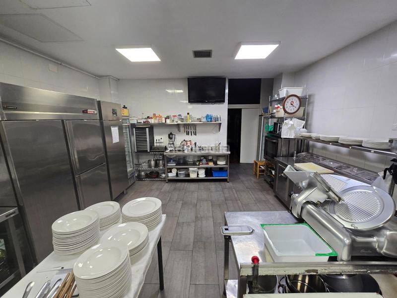 Foto bbce7bae-317c-4a07-a4cc-2e6c4fe00233. Umzug geschäftsraum in El Poble Sec - Parc de Montjuïc Barcelona