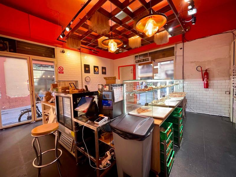 Foto 4ad2dd34-651f-4b9f-a8e1-d8725aef4722. Traspaso local comercial traspaso panadería en esquina en Vila de Gràcia alto tránsito peatonal en Barcelona