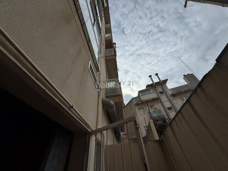 Foto cfb1ba48-b746-420e-b24e-f3aa91f45cfc. Pas-de-porte local commercial dans El Clot Barcelona