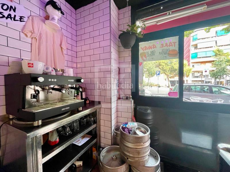 Foto 3bee0baa-824b-42c7-b3e3-7188a5acb5c6. Traspàs local comercial a El Clot Barcelona