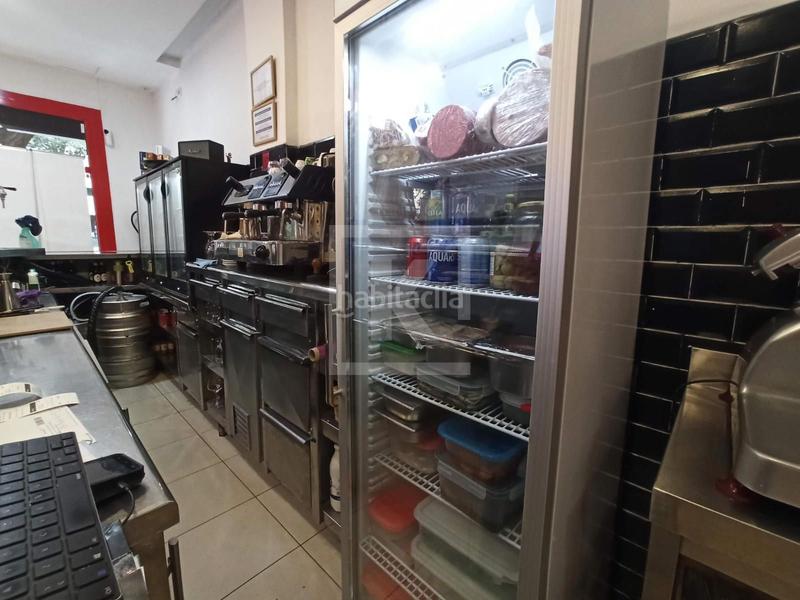 Foto 36193367-d422-4f5c-a1c6-06a274d3adb9. Traspaso local comercial bar en traspaso en el Guinardó licencia c1 y terraza en Barcelona