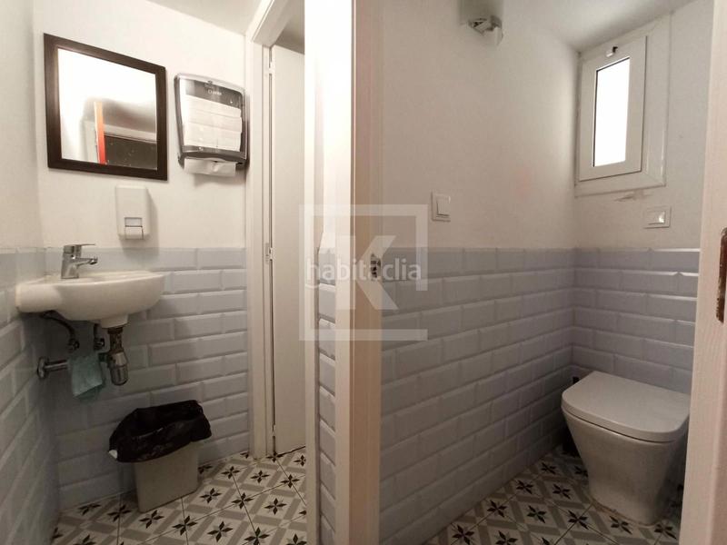 Foto 8e7b8d7c-0938-4dfe-a446-69589ec0c0ae. Traspaso local comercial bar en traspaso en el Guinardó licencia c1 y terraza en Barcelona