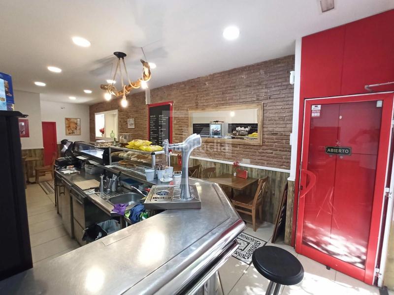 Foto 9b0e2bc8-924d-45e5-bbc3-738e74db02ac. Traspaso local comercial bar en traspaso en el Guinardó licencia c1 y terraza en Barcelona