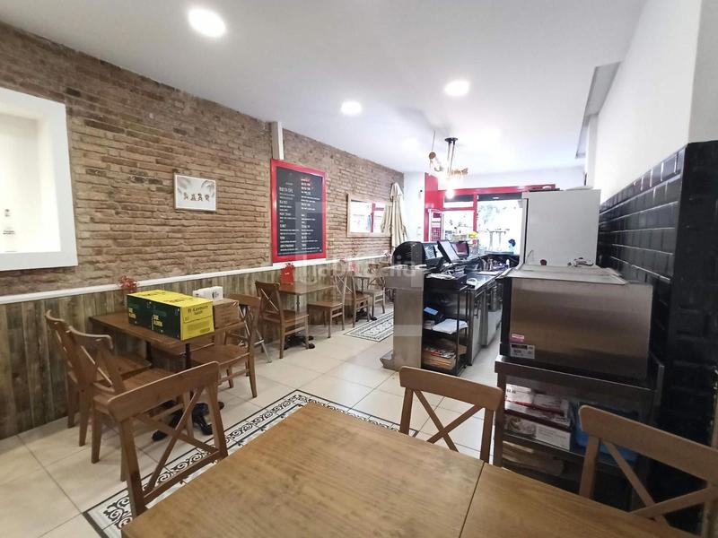 Foto c0542157-5c78-4450-a3a3-9c1e328702ed. Traspaso local comercial bar en traspaso en el Guinardó licencia c1 y terraza en Barcelona