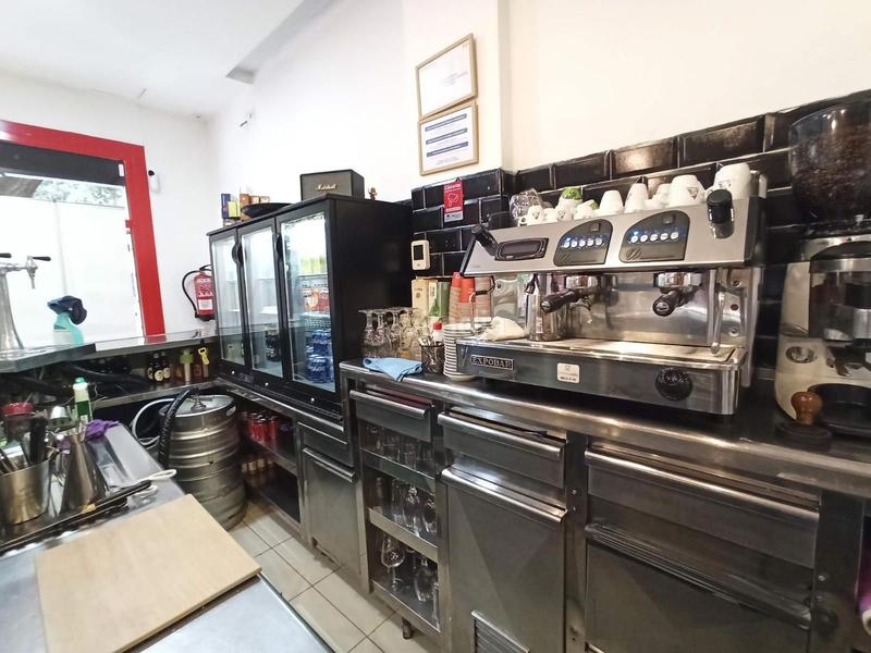 Foto f5badd2f-6c23-4f69-ab67-c12e60fd5da2. Trapasso locale commerciale in Guinardó Barcelona