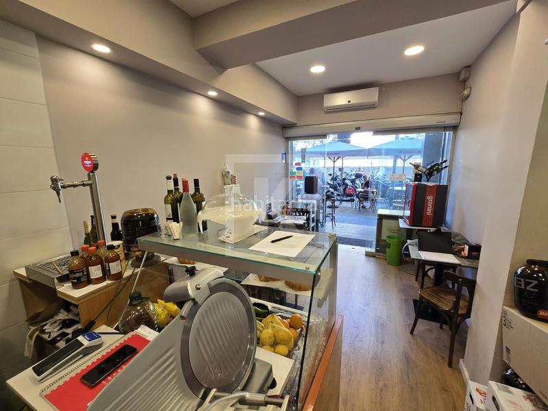 Foto bfcb39cc-81a9-48d0-8fd4-a67255f57513. Trapasso locale commerciale in Barri de les Corts Barcelona