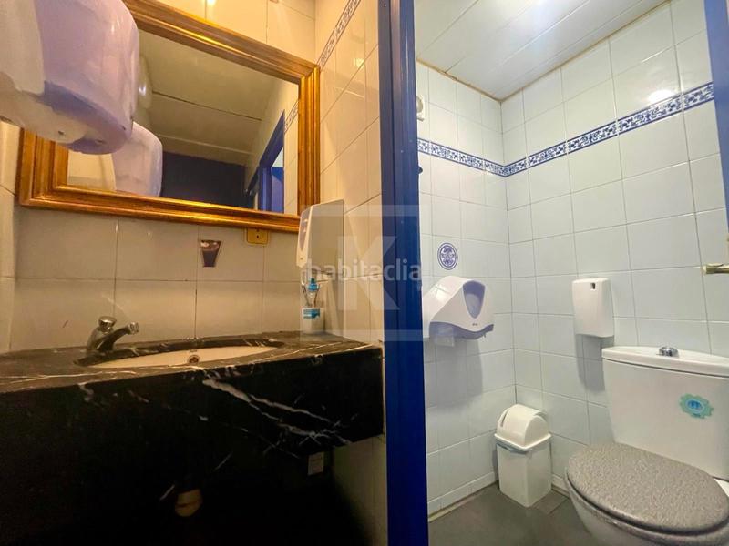 Foto e7044928-6c47-43a6-b843-a001eb7d7e1c. Pas-de-porte local commercial dans Barri de les Corts Barcelona