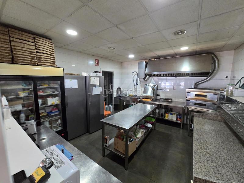 Foto 76c50b4f-053b-460e-b01e-4bd0091ab0dc. Traspaso local comercial restaurante pizzería en traspaso excelente ubicación en Sant Joan Despí