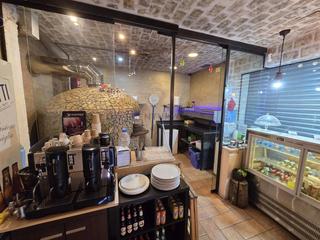 Traspàs Local Comercial a Gòtic. Traspaso local con licencia a6.1 y salida de humos en el barrio