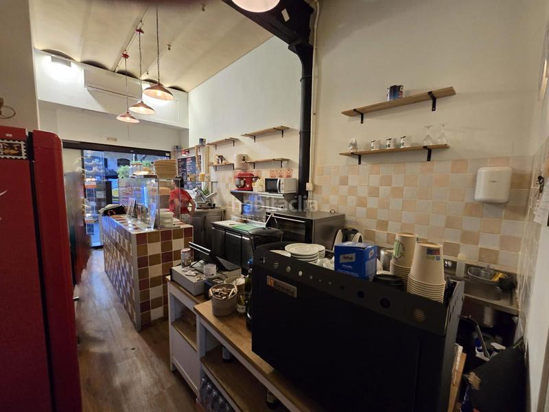 Foto bf2d16e7-d346-419a-9e44-bc56ccfa8a34. Traspaso local comercial traspaso con licencia de despacho de pan sin degustación Sant Antoni en Barcelona