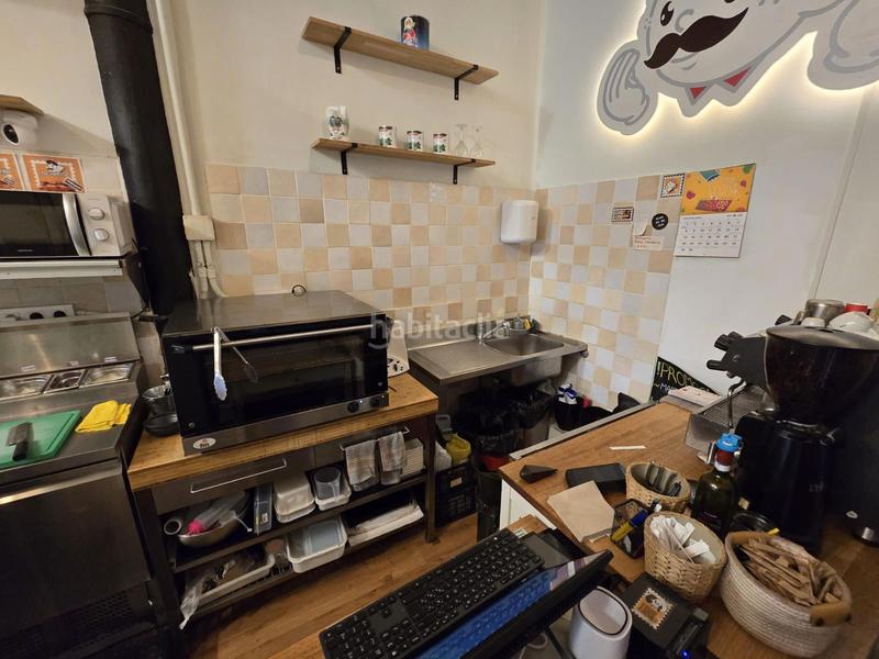 Foto d76f2090-2012-4af6-88fa-74fd66336f2b. Traspaso local comercial traspaso con licencia de despacho de pan sin degustación Sant Antoni en Barcelona