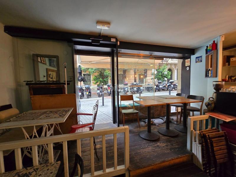 Foto 3626c53d-2303-49c0-9fc4-3ac3cc32715a. Traspaso local comercial oportunidad pequeño restaurante con licencia c3mixta Vila de Gràcia en Barcelona