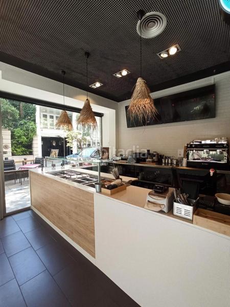 Foto 11371ed6-8f6d-439b-861b-81c57bc88e48. Traspaso local comercial traspaso bar con licencia c1 y terraza en sant gervasi galvany en Barcelona