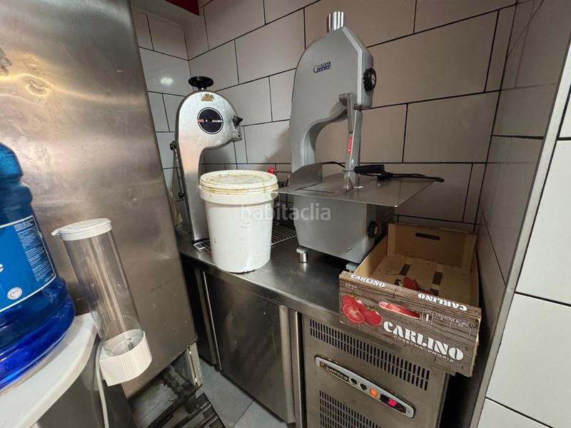 Foto 871e40de-2231-4abd-9106-1ff384efecff. Traspaso local comercial traspaso de negocio de kebab operativo con licencia c2 salida de humos en Barcelona