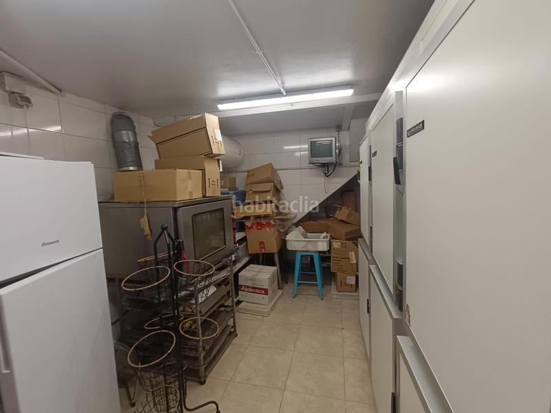 Foto 02ec6225-3e86-4a0d-8422-c8a82cfe6bcc. Traspaso local comercial obrador de pastelería con venta directa salida de humos en traspaso en Barcelona