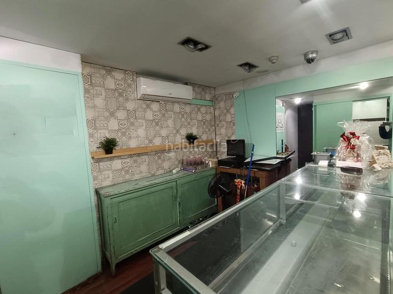 Foto 0d7e409e-911b-46d3-8e6a-f4bdf6d11a18. Traspaso local comercial obrador de pastelería con venta directa salida de humos en traspaso en Barcelona