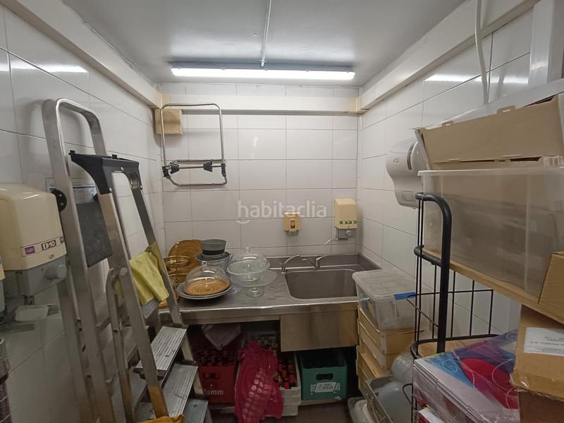 Foto 411e6571-a3c2-42a2-a9d1-432b3608da07. Traspaso local comercial obrador de pastelería con venta directa salida de humos en traspaso en Barcelona